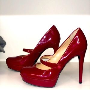 Jessica Simpson Patent Platform Pump